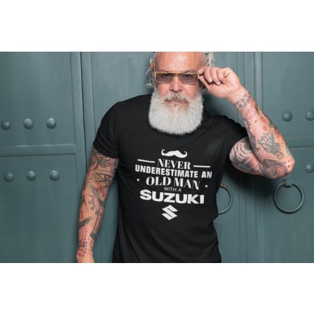 Never underestimate az old man with a Suzuki fekete póló